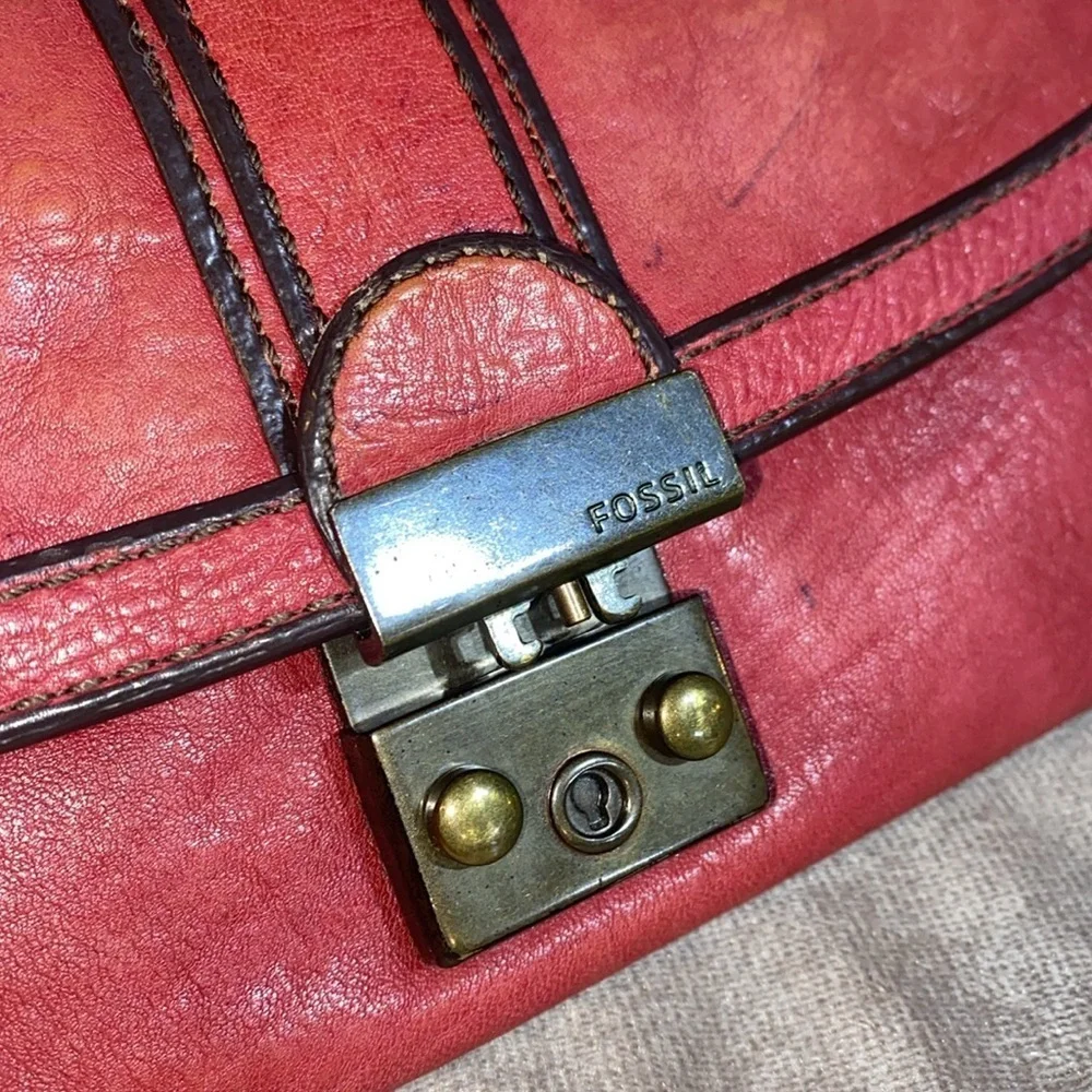 Fossil Red Leather trifold wallet with Vintage Charm